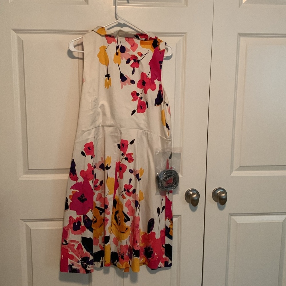 NWT Women’s Lane Bryant Size 18 Flowery Dress with V-Neck & Skinny Belt Included - Picture 5 of 11